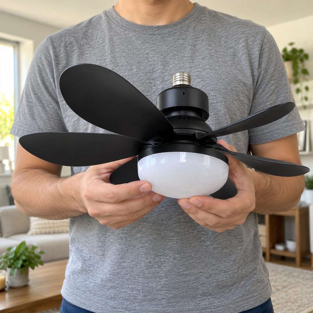 El ventilador en las manos, para ver su tamaño