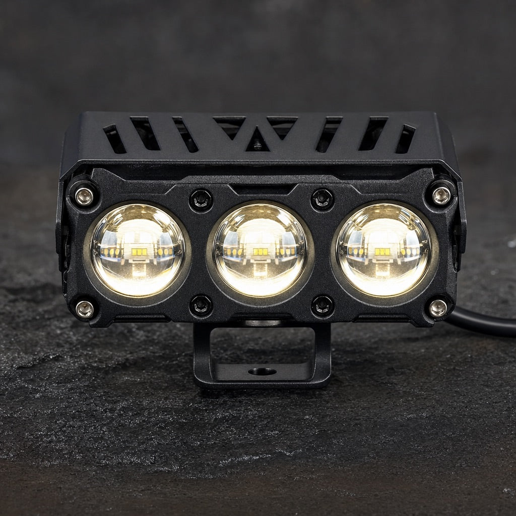 Faro LED auxiliar de frente con sus 3 lupas